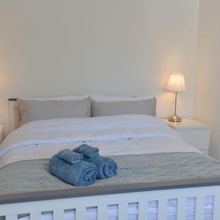 3-Bedroom Bungalow With Parking, Goldsithney, Penzance, Cornwall Perranuthnoe Buitenkant foto