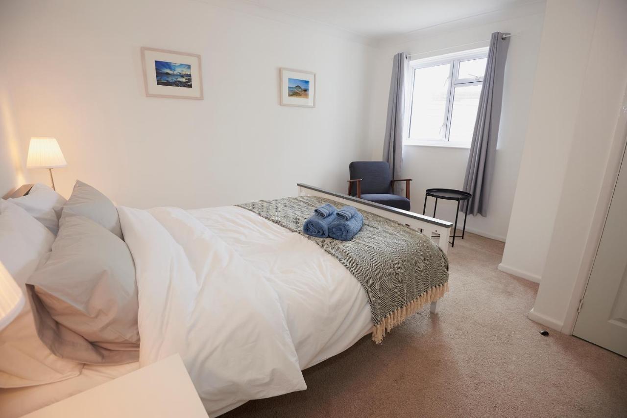 3-Bedroom Bungalow With Parking, Goldsithney, Penzance, Cornwall Perranuthnoe Buitenkant foto