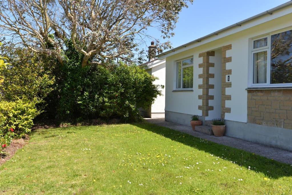 3-Bedroom Bungalow With Parking, Goldsithney, Penzance, Cornwall Perranuthnoe Buitenkant foto
