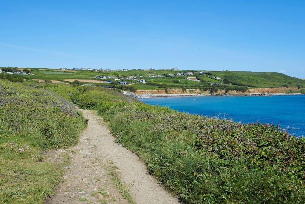 3-Bedroom Bungalow With Parking, Goldsithney, Penzance, Cornwall Perranuthnoe Buitenkant foto