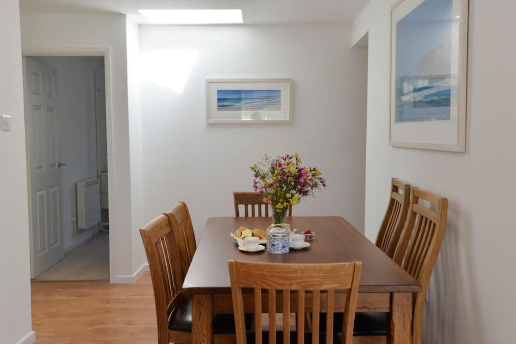 3-Bedroom Bungalow With Parking, Goldsithney, Penzance, Cornwall Perranuthnoe Buitenkant foto